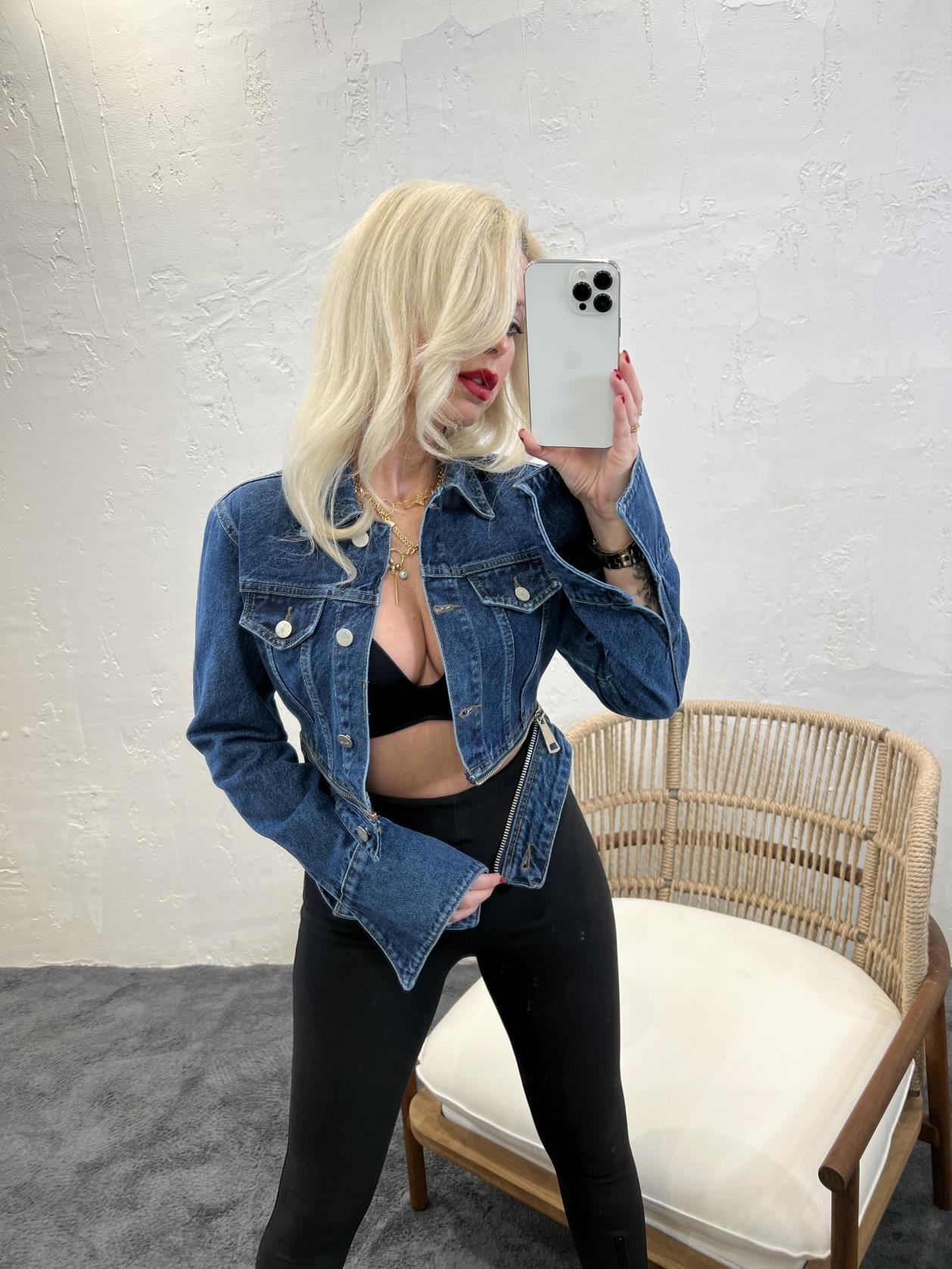 Veste en Jean Femme “Évasion Chic” – Courte & Manches Évasées