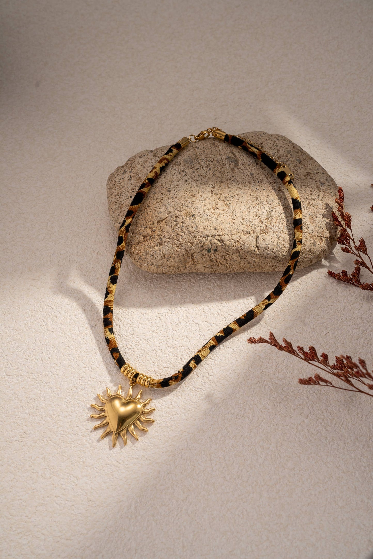 Collier cœur ensoleillé plaqué or avec