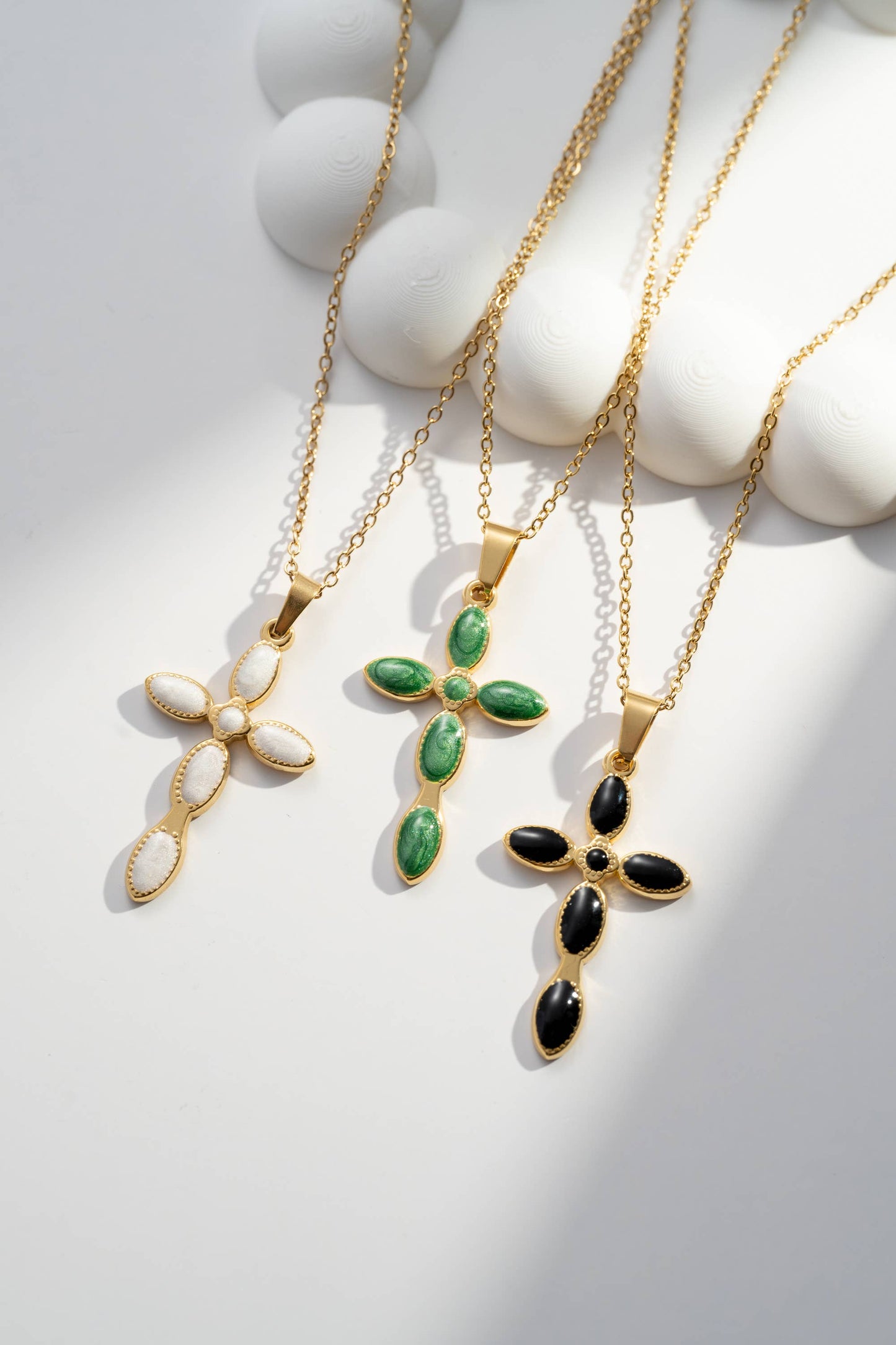 Collier croix en acier PETRU