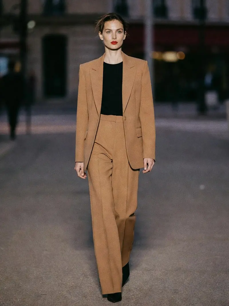 Alexandra Golovanoff au calendrier officiel : le guide de sa maille signature : look 20