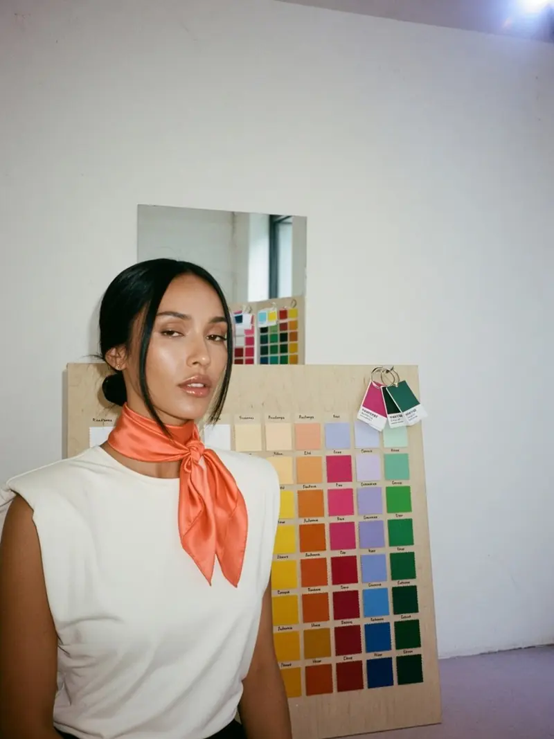 Colorimétrie : la grille pour porter les couleurs Pantone selon sa saison : look 8