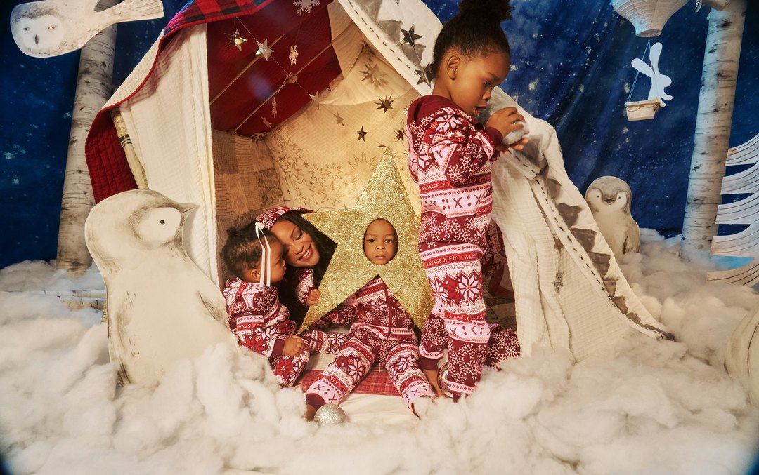 Publication de badgalriri sur Instagram : Rihanna, Savage X Fenty, la nouvelle collection : la pièce à sortir de la chambre