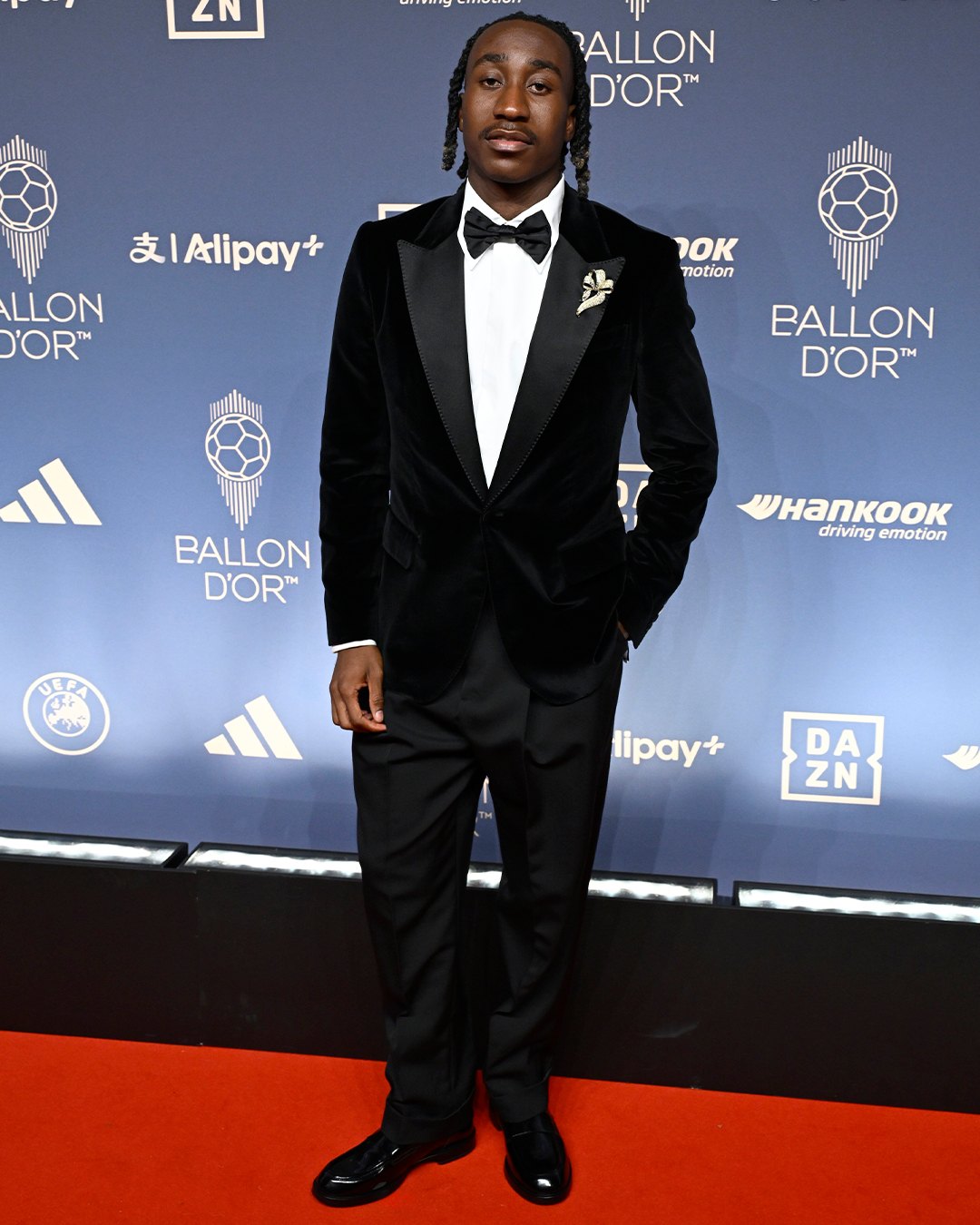 Publication de Dolce&Gabbana sur Instagram : Yan Diomande, smoking velours Ballon d'Or 2026