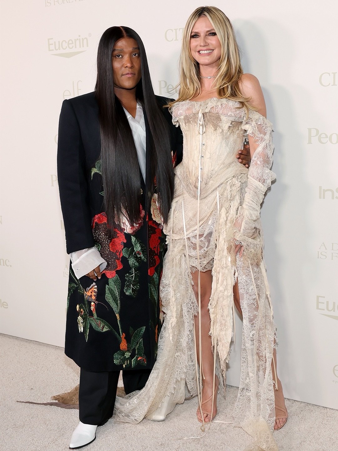 Publication de Heidi Klum sur Instagram : Heidi Klum, Halloween chic : Heidi Klum en robe de gala dentelle usée, le glamour brut