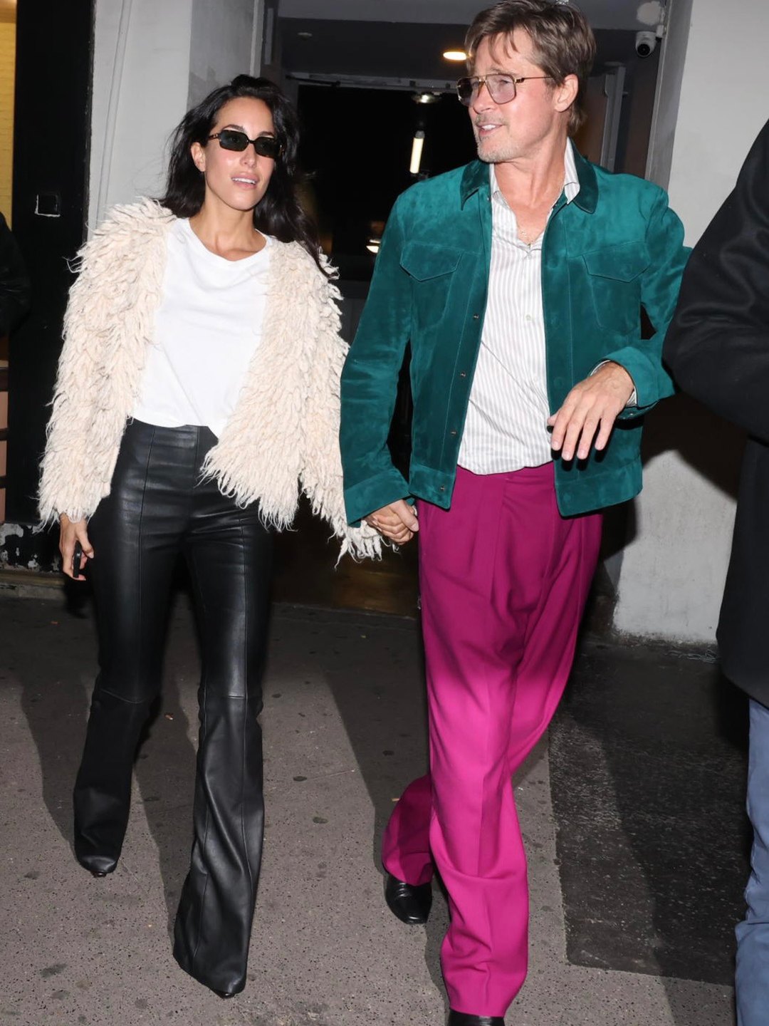 Publication de HELLO! sur Instagram : Brad Pitt, Brad Pitt et Ines de Ramon : tenues remarquées pour une sortie à Paris