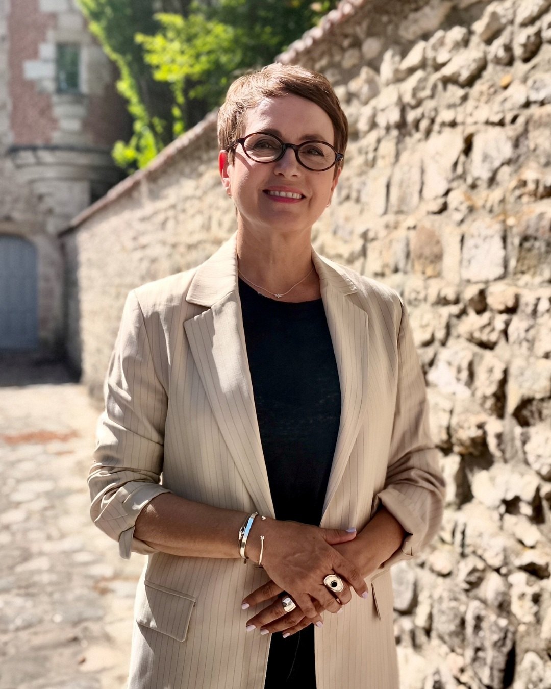 Publication de jara.prod sur Instagram : Sophie Jovillard, ses tenues