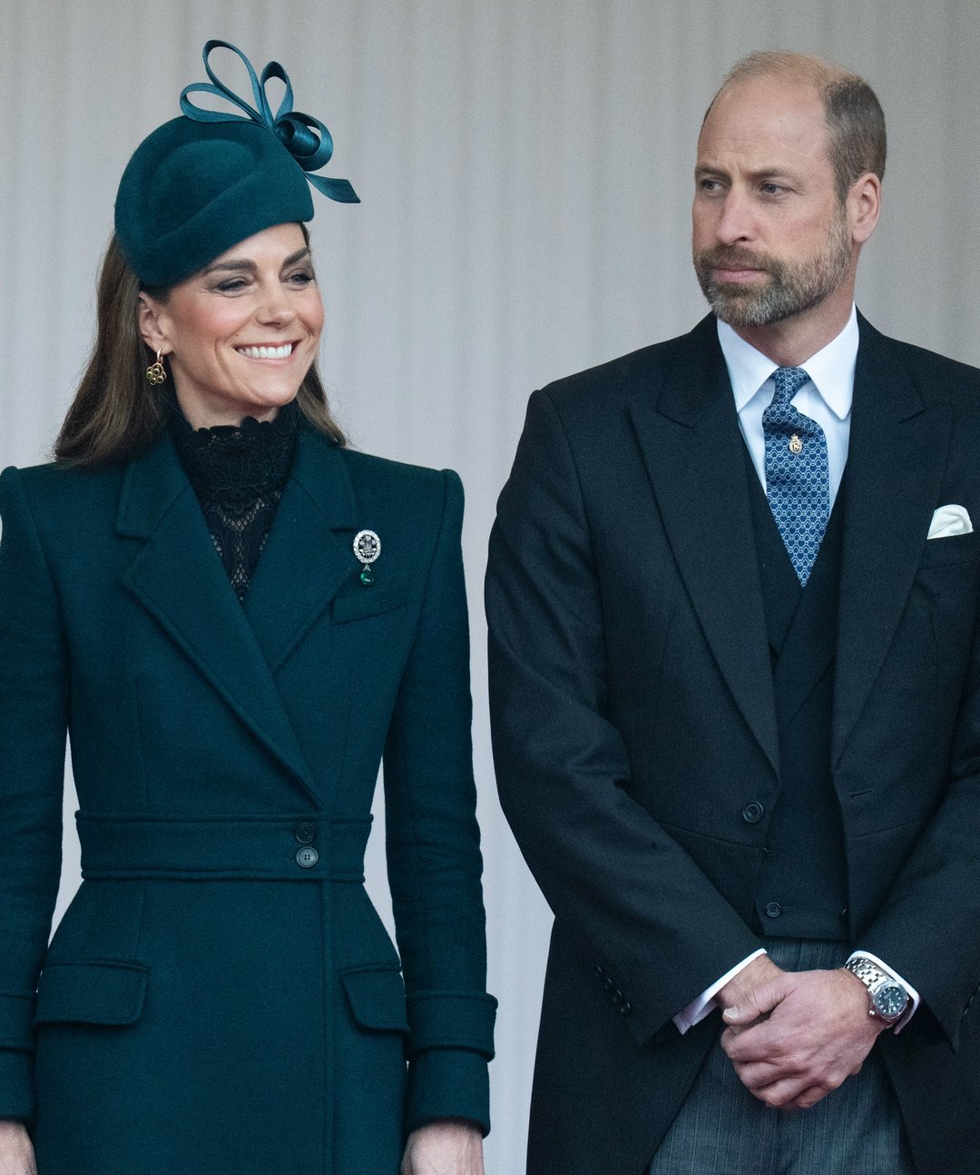 Publication de Madame Figaro sur Instagram : Kate Middleton, Kate Middleton en robe longue dorée Elie Saab au banquet d'État de Windsor pour le sultan d'Oman