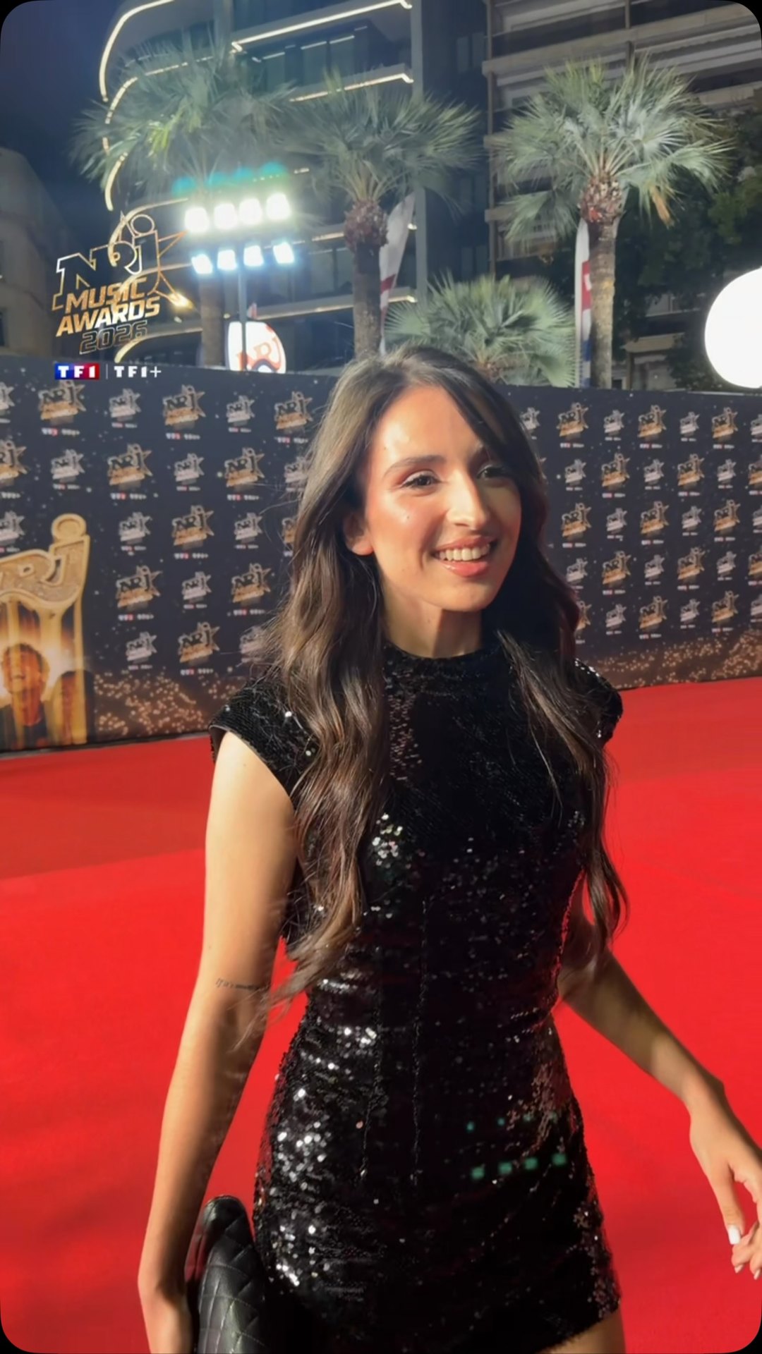 Publication de nrjhitmusiconly sur Instagram : Ambre, Ambre à Cannes : « beaucoup de vêtements dans ma valise », comment composer la sienne pour un week-end d'événements