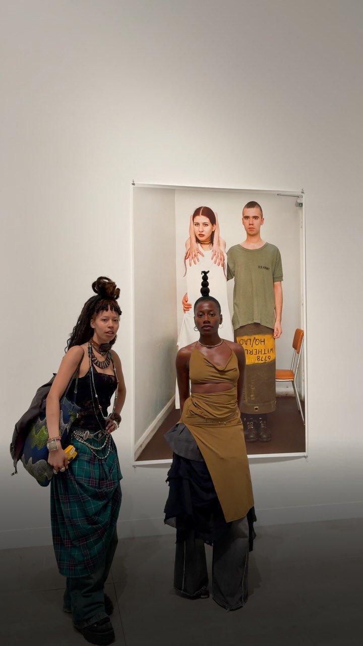 Publication de Tate sur Instagram : Tate Britain, exposition The 90s: Art and Fashion