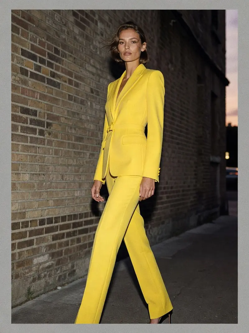 Le jaune beurre est la couleur qui va dominer ton automne 2026 : look 11