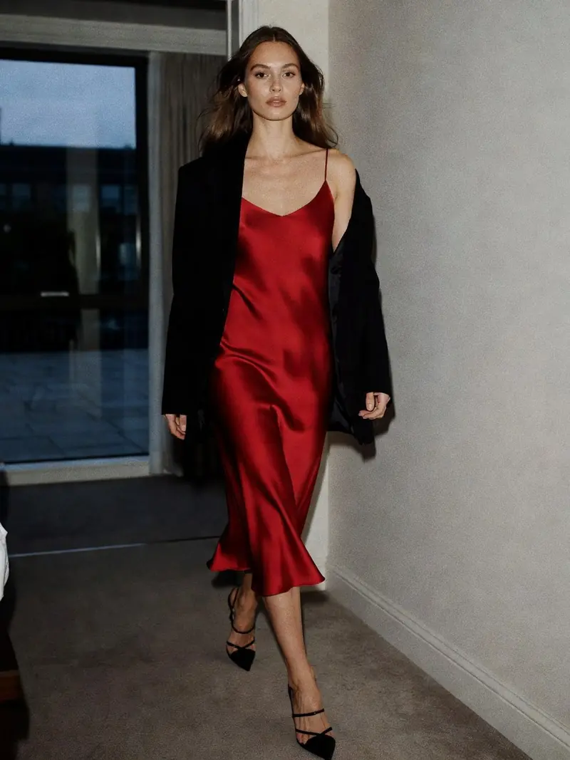 À la London Fashion Week, la mini-robe Simone Rocha domine le street style : look 14