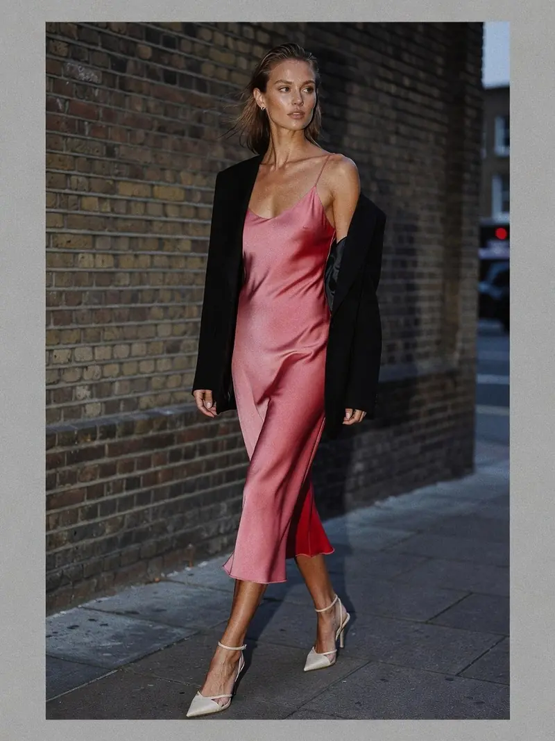 À la London Fashion Week, la mini-robe Simone Rocha domine le street style : look 17