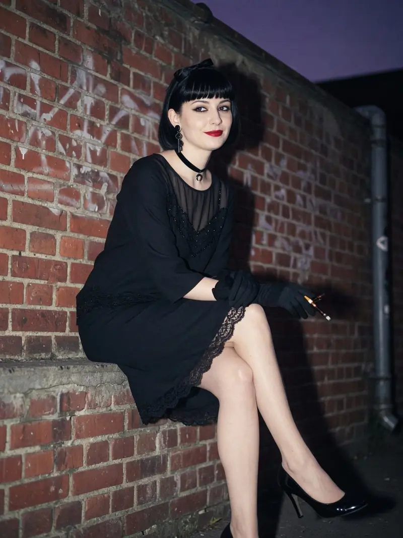 Petite robe noire, 100 ans : pourquoi la garder malgré la vague grise : look 11